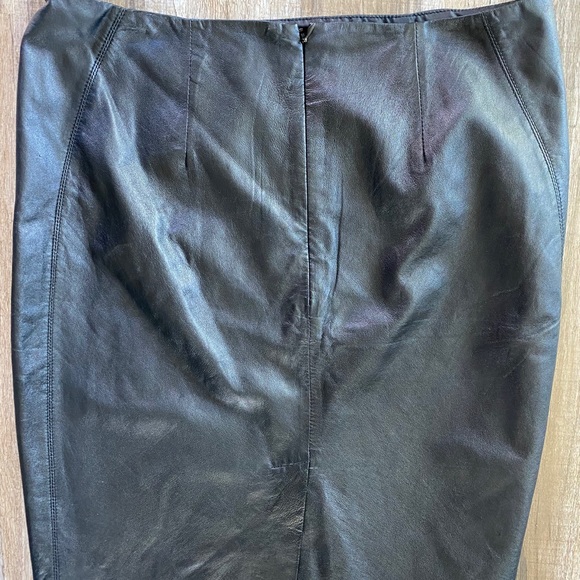Black leather skirt - Picture 5 of 7